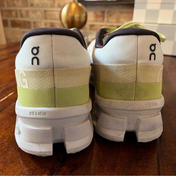 On Cloud men’s runningng shoes size 10 excellentlent condition - Picture 2 of 7